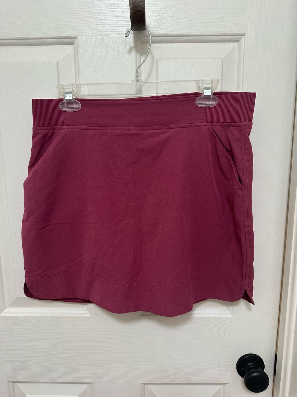 0330 32 Cool Women's Active Skort in Deep Berry size medium